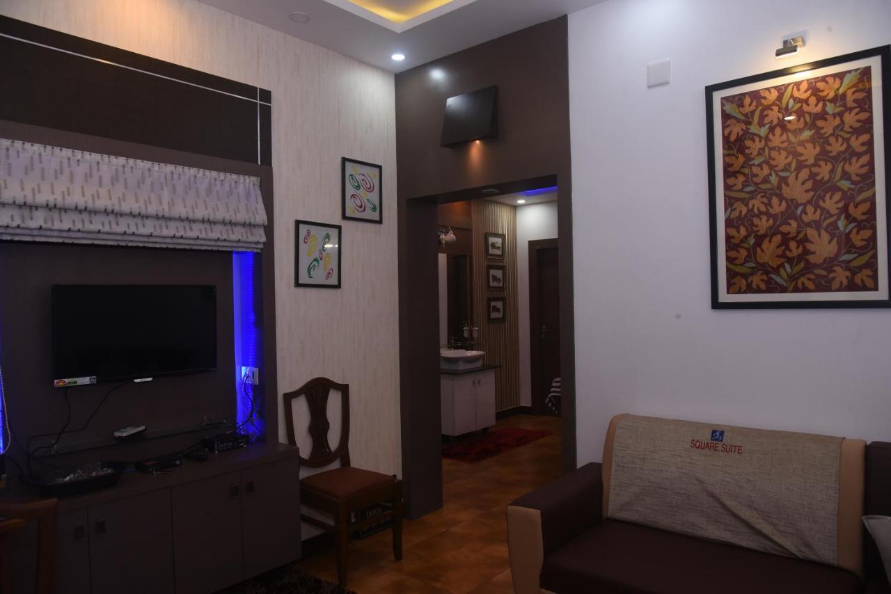Apartment Square *