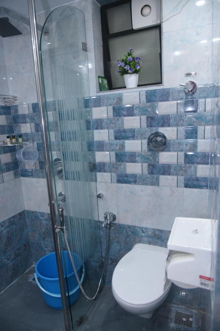 Square Apartment *